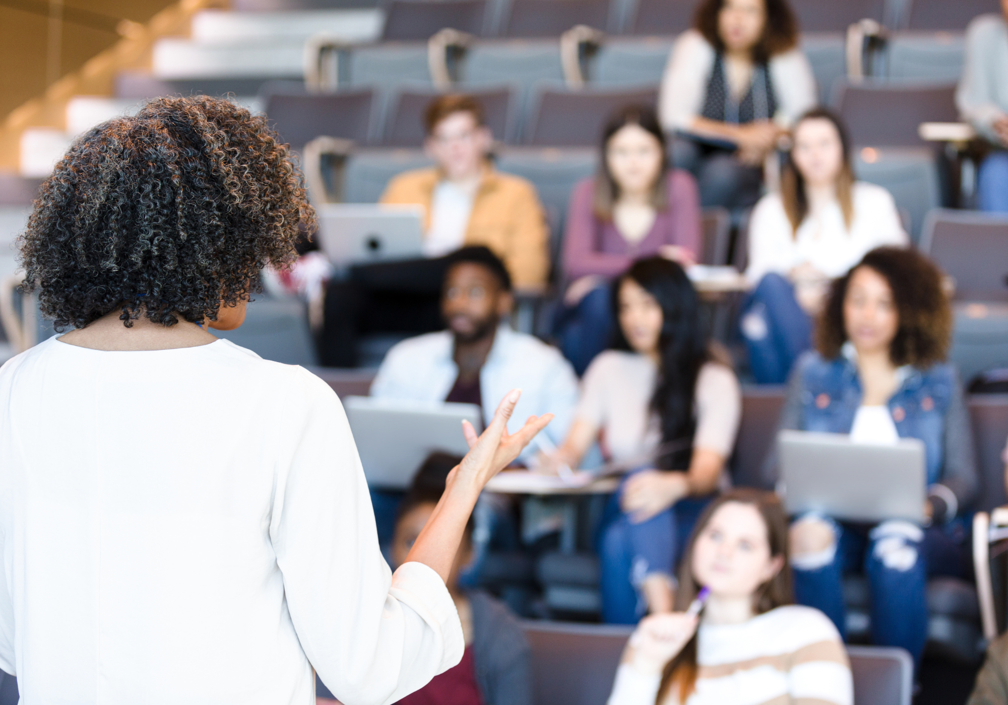 ¿Necesito un abogado de inmigración para una “auto-petición” de NIW?